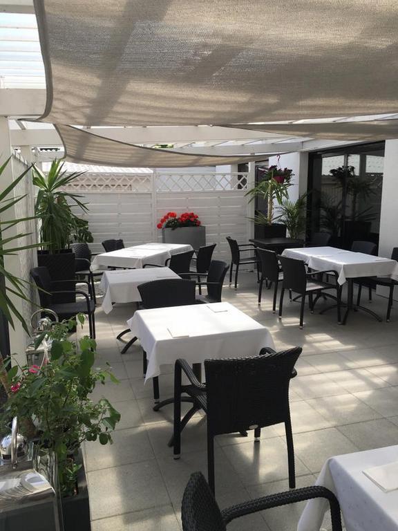 Hôtel Restaurant Tivoli - Basel Airport Huningue Esterno foto